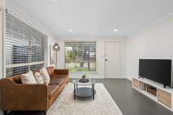 Unit 2/3 Portelli Ave, Kariong NSW 2250, Australia