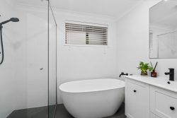 Unit 2/3 Portelli Ave, Kariong NSW 2250, Australia