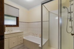 Unit 3/25 Kennedy St, Hamilton VIC 3300, Australia