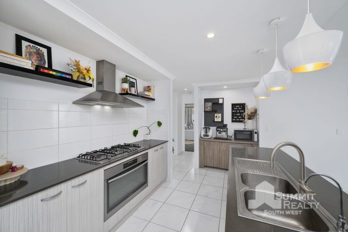18 Libra Way, Australind WA 6233, Australia