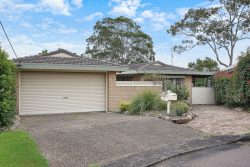 4 Maxine Cl, Eleebana NSW 2282, Australia