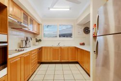 4 Maxine Cl, Eleebana NSW 2282, Australia