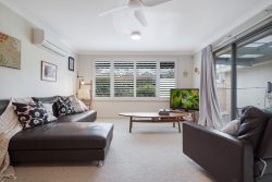 4 Maxine Cl, Eleebana NSW 2282, Australia