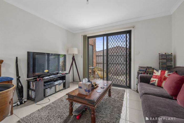 Unit 4/21 McKenzie St, Melton VIC 3337, Australia
