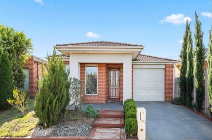 24 Caraleena Dr, Tarneit VIC 3029, Australia