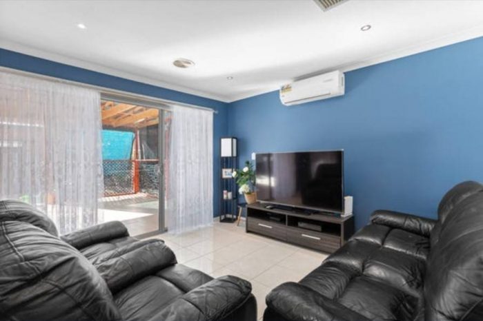 24 Caraleena Dr, Tarneit VIC 3029, Australia