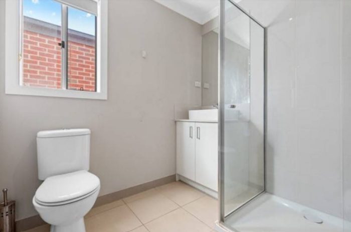 24 Caraleena Dr, Tarneit VIC 3029, Australia