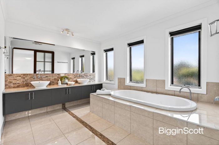 1 Aurora Ct, Glen Waverley VIC 3150, Australia