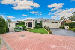 8 Nedlands Cl, West Wodonga VIC 3690, Australia