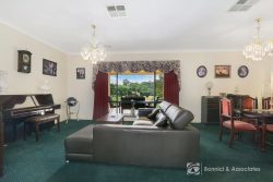 8 Nedlands Cl, West Wodonga VIC 3690, Australia