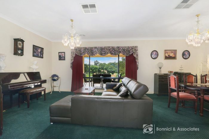 8 Nedlands Cl, West Wodonga VIC 3690, Australia