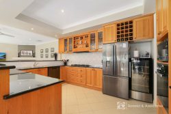 8 Nedlands Cl, West Wodonga VIC 3690, Australia