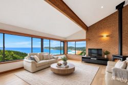 42 Bellevue Cres, North Avoca NSW 2260, Australia