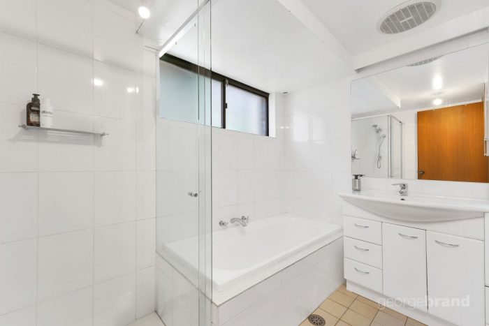 42 Bellevue Cres, North Avoca NSW 2260, Australia