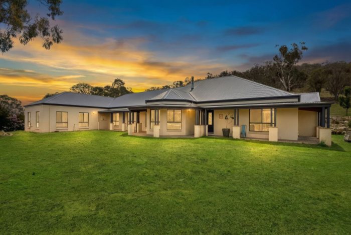 18 O’Malley Pl, Googong NSW 2620, Australia