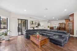 18 O’Malley Pl, Googong NSW 2620, Australia