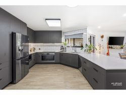 20 Constantia Cres, Frenchville QLD 4701, Australia