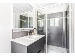20 Constantia Cres, Frenchville QLD 4701, Australia