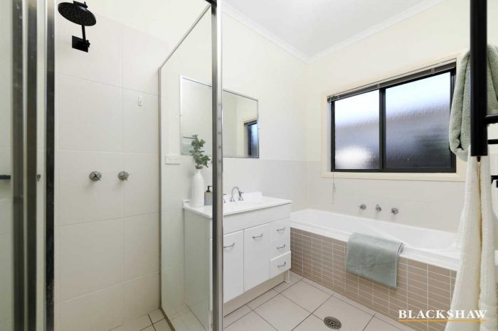 1/12 Redwater Pl, Mornington Gardens, Amaroo ACT 2914, Australia