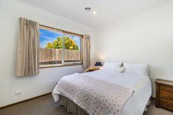 Unit 1/3 Roberts St, Hamilton VIC 3300, Australia