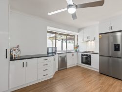 10 Seafarer Ct, Seaford Rise SA 5169, Australia