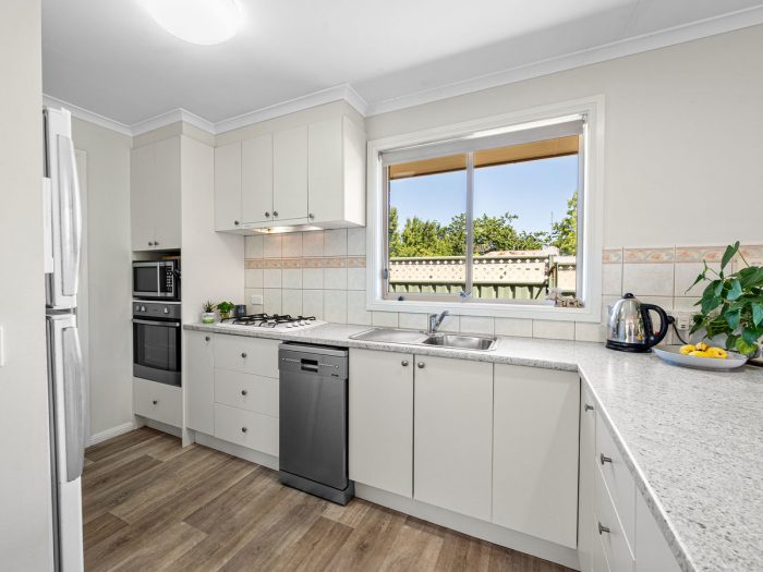 16 Smith St, Hamilton VIC 3300, Australia