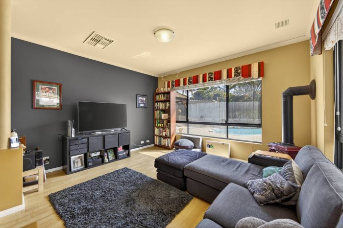 41 Cantrell Cct, Landsdale WA 6065, Australia