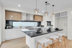 327 Lakeside Ave, Springfield Lakes QLD 4300, Australia