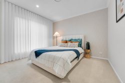 327 Lakeside Ave, Springfield Lakes QLD 4300, Australia