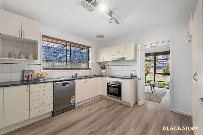 45 Surveyor St, Crestwood NSW 2620, Australia