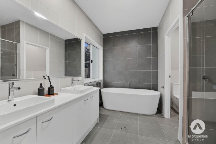 16 Trinity Pl, Gleneagle QLD 4285, Australia