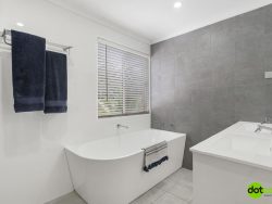 5 Tuggerawong Rd, Wyongah NSW 2259, Australia