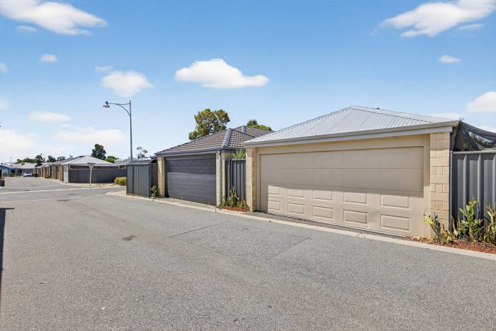 17 Glasshouse Dr, Banksia Grove WA 6031, Australia