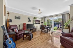 17 Glasshouse Dr, Banksia Grove WA 6031, Australia