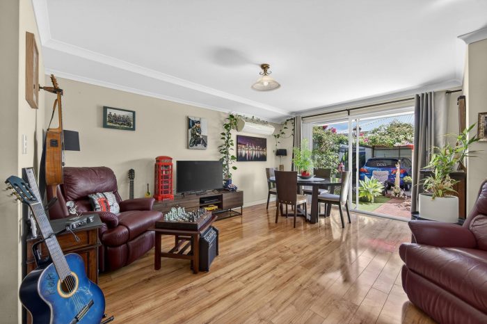 17 Glasshouse Dr, Banksia Grove WA 6031, Australia