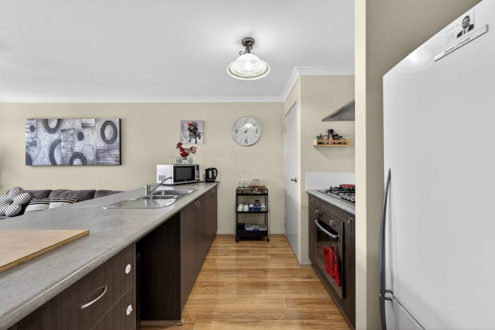 17 Glasshouse Dr, Banksia Grove WA 6031, Australia