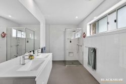 3 Victor Cct, Batehaven NSW 2536, Australia