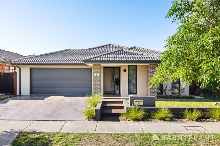 35 Wheatley Parade, Mickleham VIC 3064, Australia