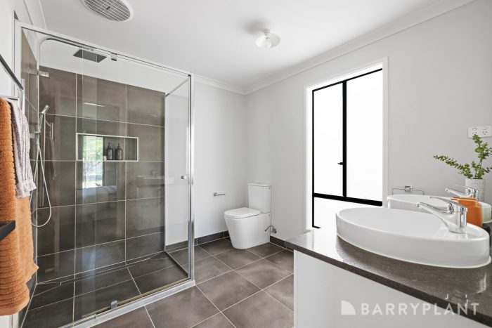 35 Wheatley Parade, Mickleham VIC 3064, Australia