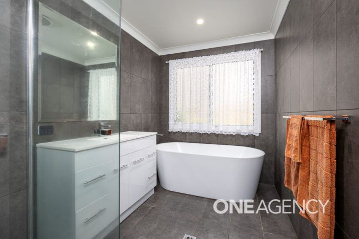 3 Ansett St, Lloyd NSW 2650, Australia