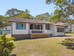 69 Asquith Ave, Windermere Park NSW 2264, Australia