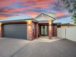 14B Purna Pl, Hannans WA 6430, Australia