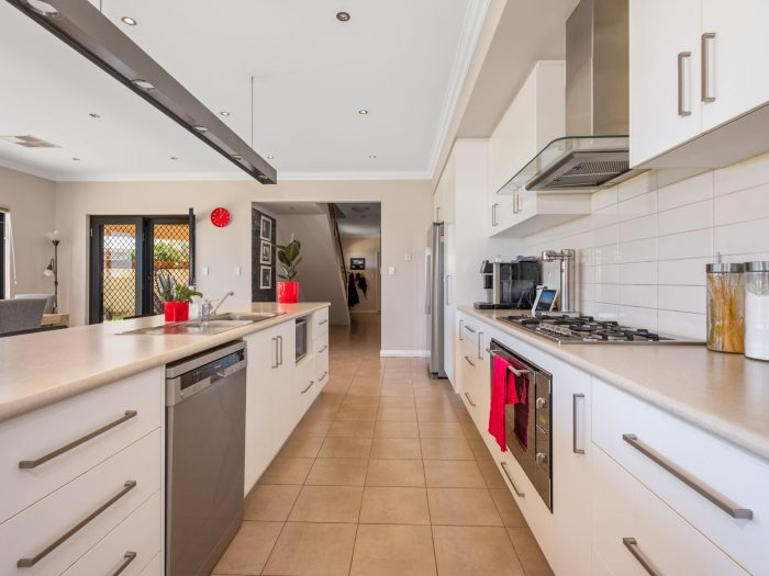 14B Purna Pl, Hannans WA 6430, Australia
