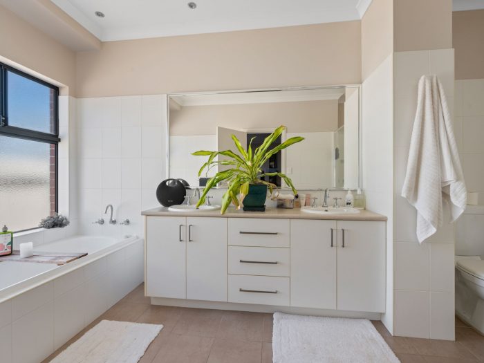 14B Purna Pl, Hannans WA 6430, Australia