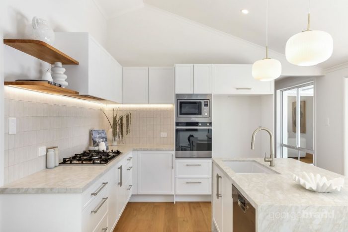 8 Compass Cl, Bateau Bay NSW 2261, Australia