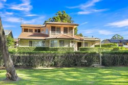 3 Benalla Cl, Killarney Vale NSW 2261, Australia