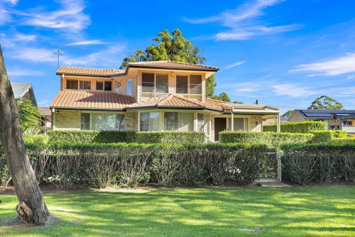 3 Benalla Cl, Killarney Vale NSW 2261, Australia