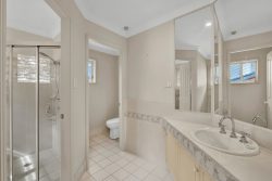 3 Benalla Cl, Killarney Vale NSW 2261, Australia