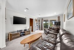 19 Bendora Ave, Crestwood NSW 2620, Australia