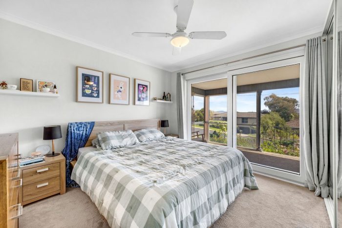19 Bendora Ave, Crestwood NSW 2620, Australia